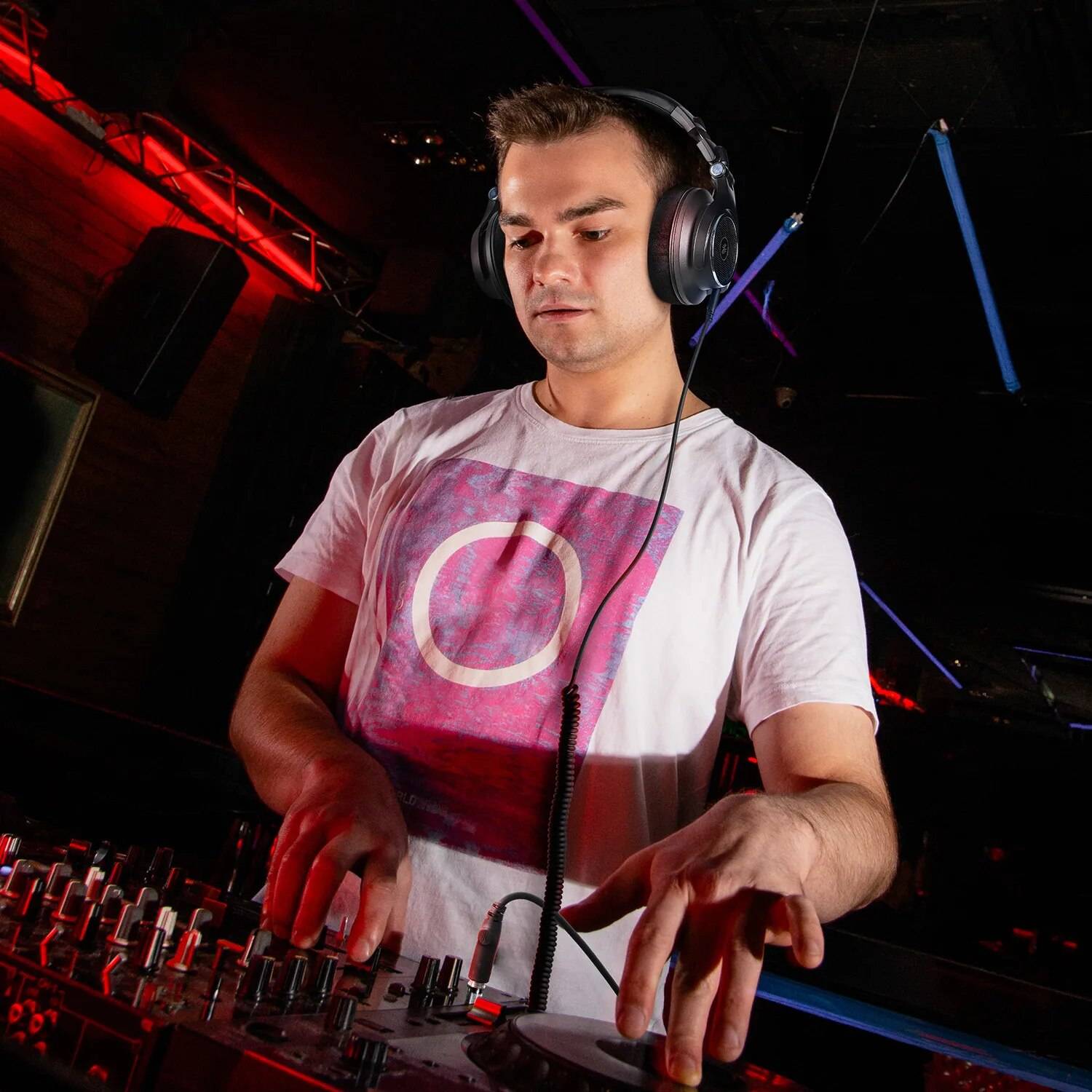 Professional Studio Open-Back Headphones – Hi-Res Audio, 250Ω Over Ear Audiophile Wired Headset Teens’ Must-Haves Color : Black Professional Studio Open-Back Headphones - Hi-Res Audio, 250Ω Over Ear Audiophile Wired Headset Teens' Must-Haves